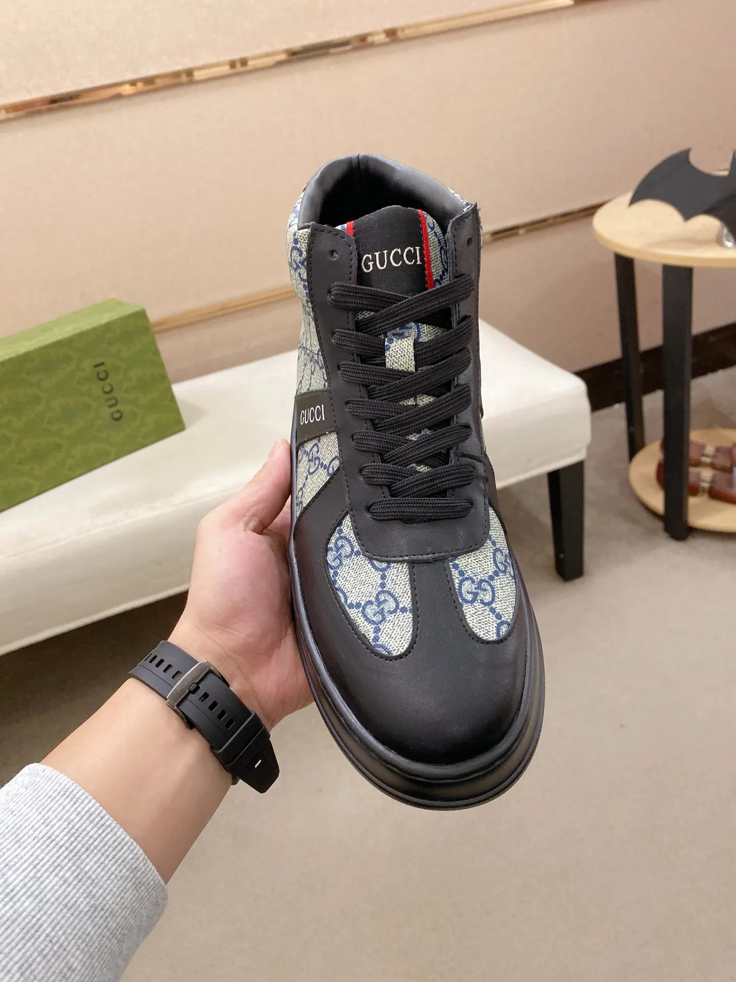 Factory price: 442💰 (GUCCI) The latest model from the official website🎁🎁Casual and fashionable men's shoes👟, hot style💥The style is simple and elegant, exclusive for trendy men. Unique official website's latest brand elements👑original Gucci decoration, fashionable and generous, the fabric is original cowhide ✅sheepskin lining, the official website specifies wear-resistant casual outsole, the classic model is taken in kind at the counter🎬38-44 (can be customized for 45 non-refundable)
